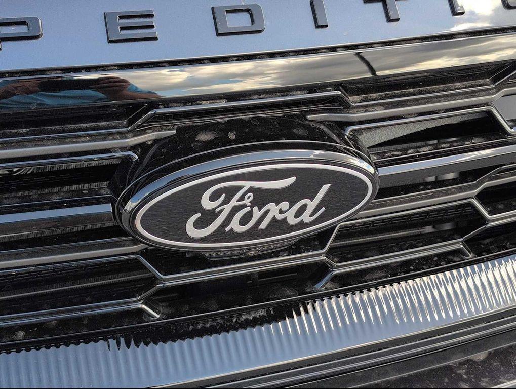 new 2025 Ford Expedition car, priced at $81,590