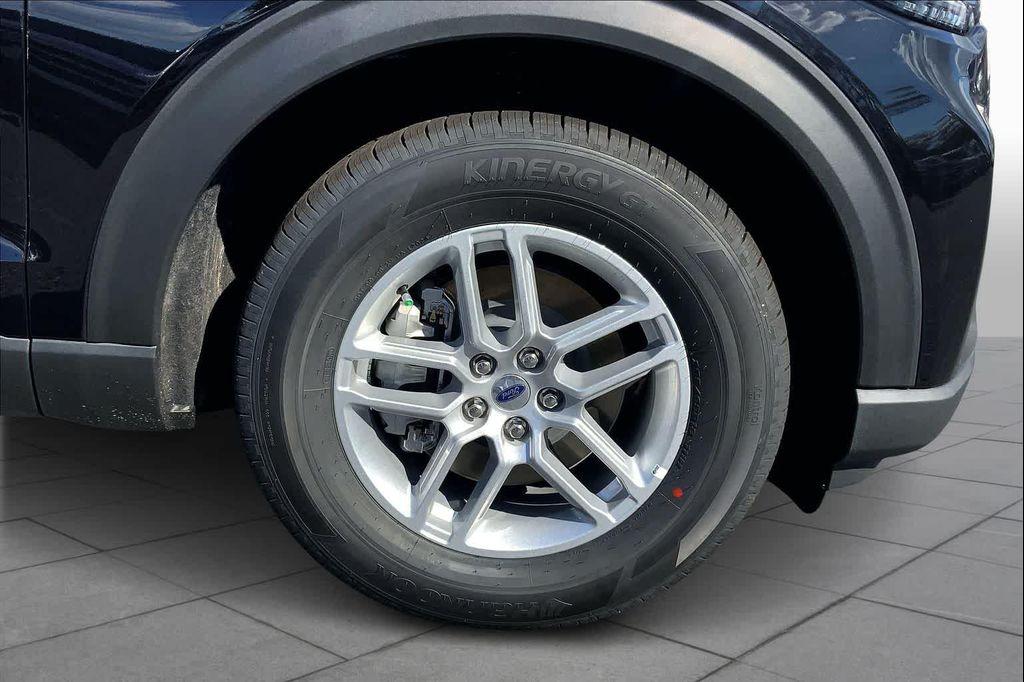 new 2025 Ford Explorer car, priced at $45,665