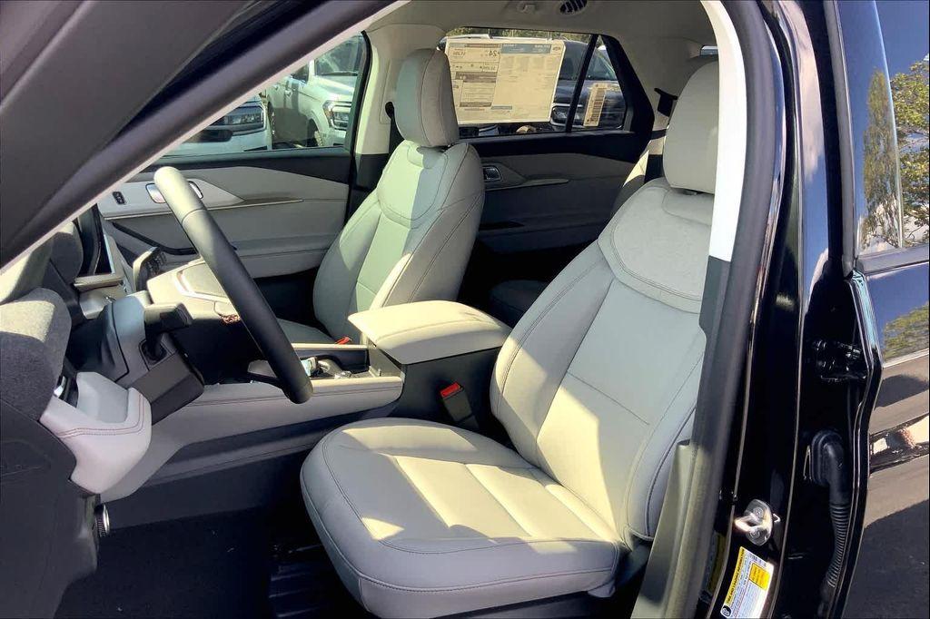 new 2025 Ford Explorer car, priced at $45,665