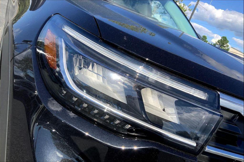 new 2025 Ford Explorer car, priced at $45,665