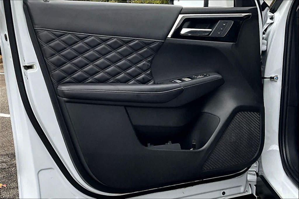 used 2023 Mitsubishi Outlander car, priced at $26,814