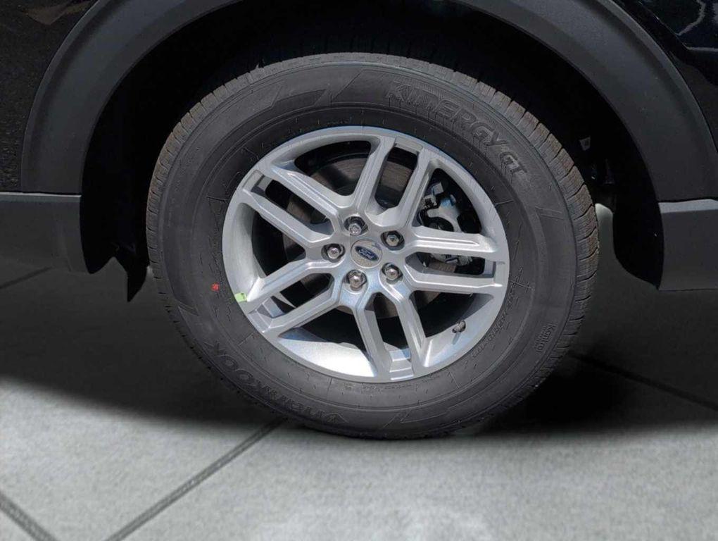 new 2025 Ford Explorer car, priced at $40,591