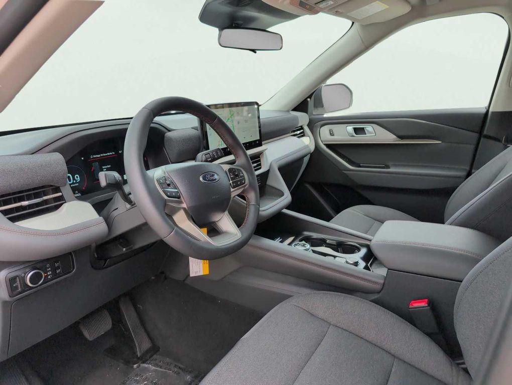new 2025 Ford Explorer car, priced at $40,591