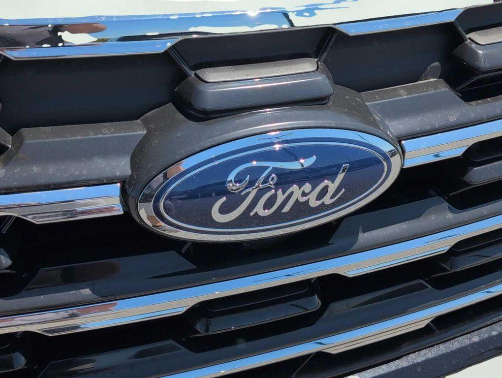 new 2025 Ford Explorer car, priced at $40,591