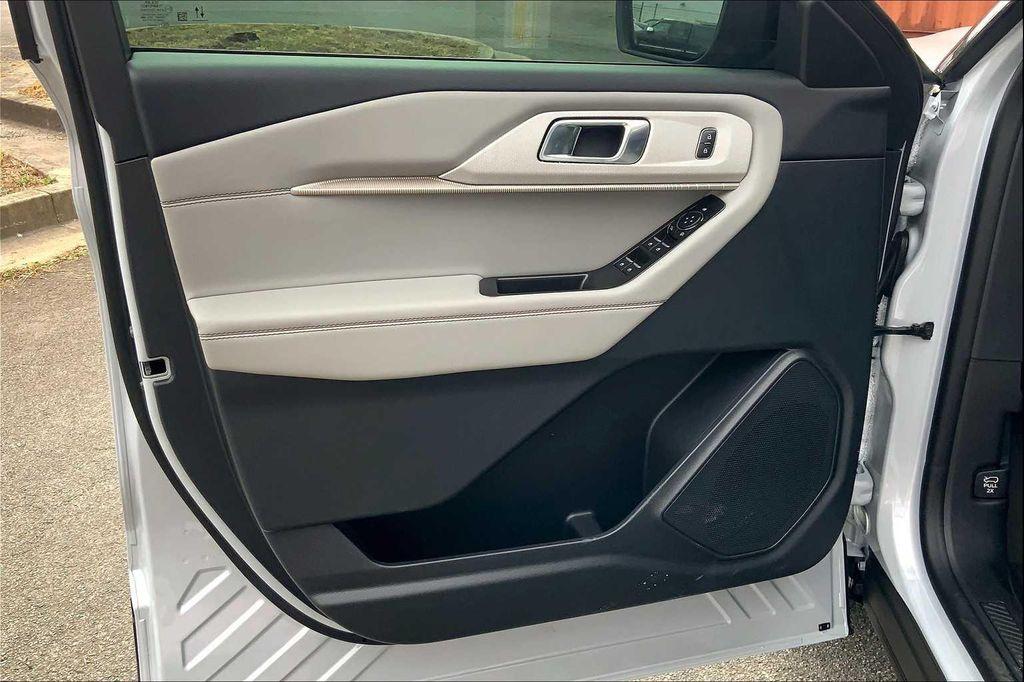 new 2025 Ford Explorer car, priced at $45,665