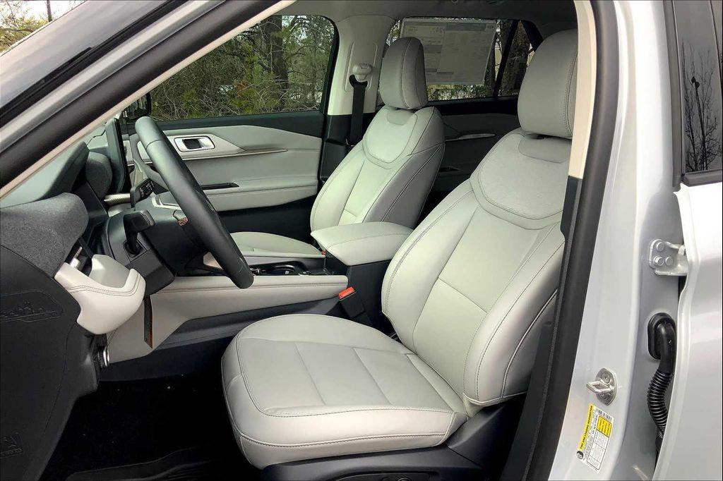 new 2025 Ford Explorer car, priced at $45,665