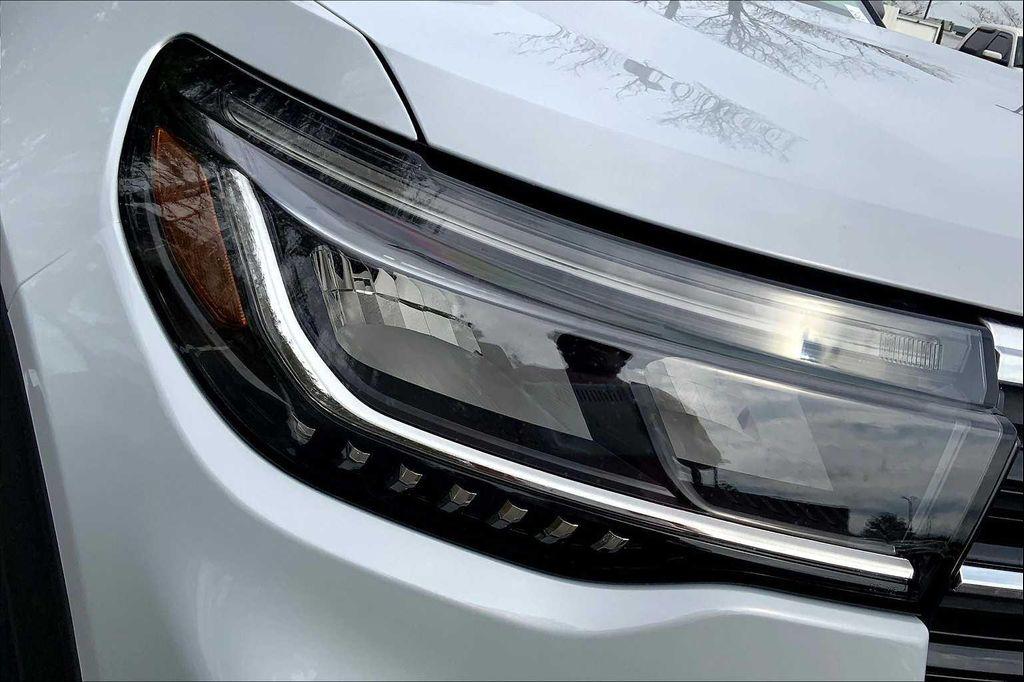 new 2025 Ford Explorer car, priced at $45,665