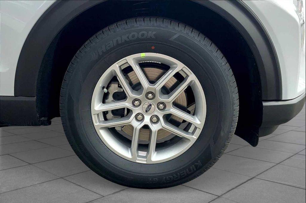 new 2025 Ford Explorer car, priced at $45,665