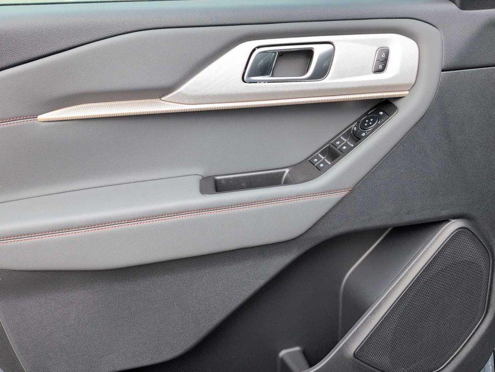 new 2025 Ford Explorer car, priced at $40,243