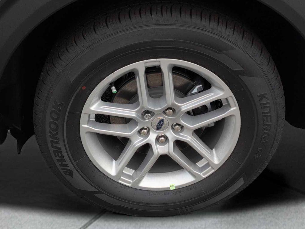 new 2025 Ford Explorer car, priced at $40,243