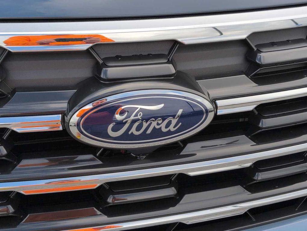 new 2025 Ford Explorer car, priced at $40,243