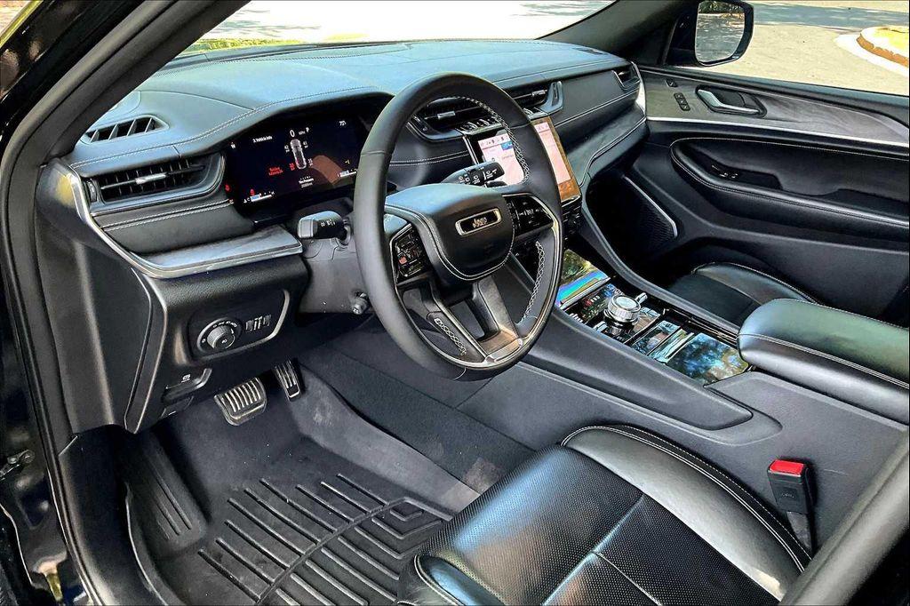 used 2024 Jeep Grand Cherokee car, priced at $39,400