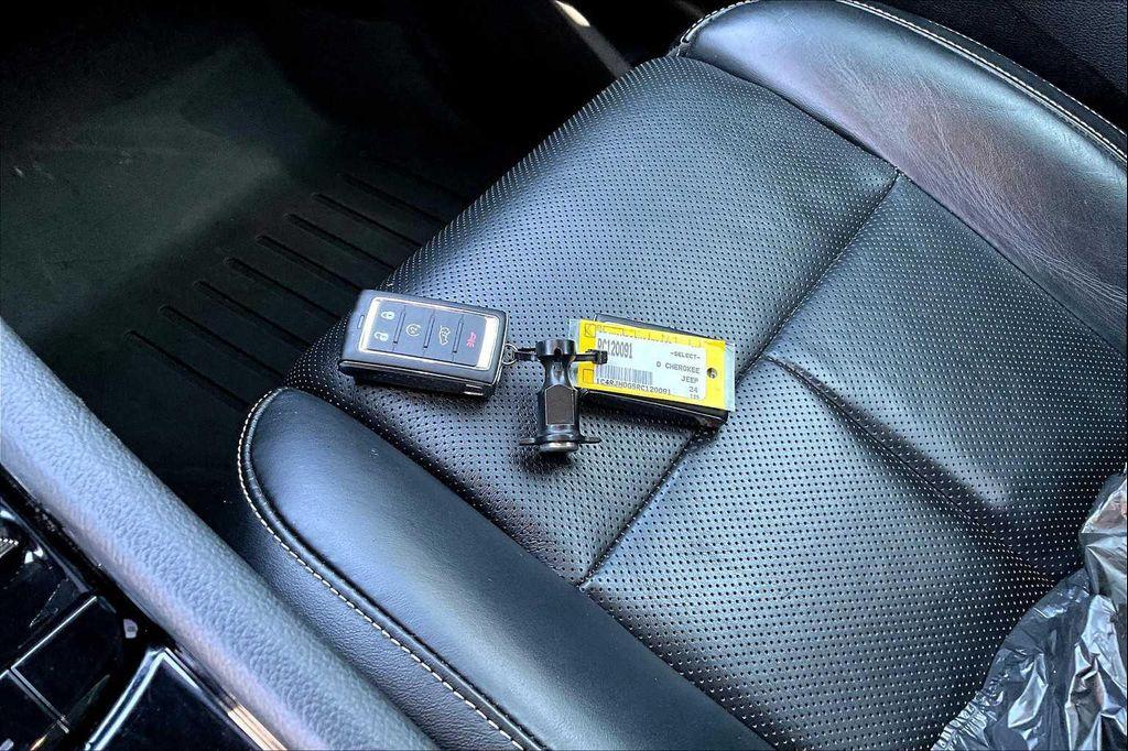 used 2024 Jeep Grand Cherokee car, priced at $39,400