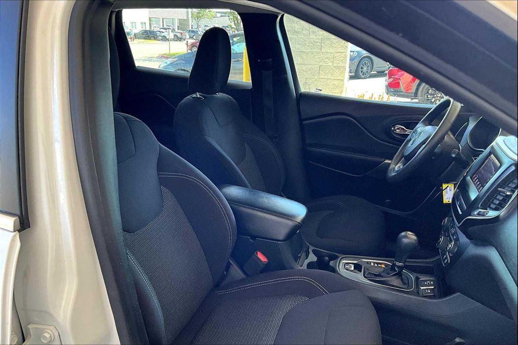 used 2019 Jeep Cherokee car, priced at $14,600