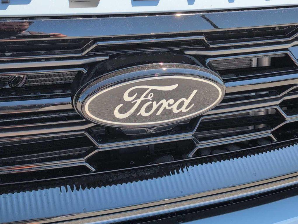 new 2025 Ford Expedition car, priced at $79,219