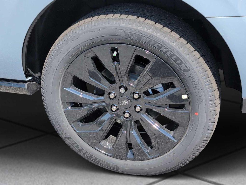 new 2025 Ford Expedition car, priced at $79,219