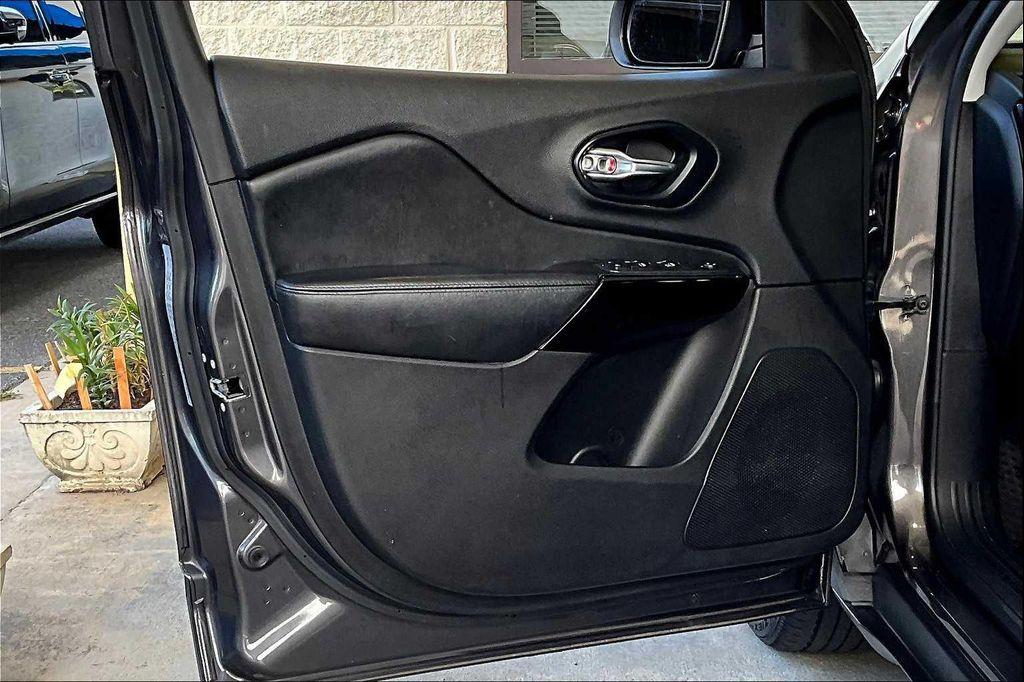 used 2020 Jeep Cherokee car, priced at $12,950