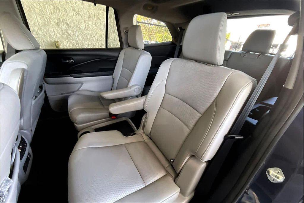 used 2022 Honda Pilot car, priced at $37,450