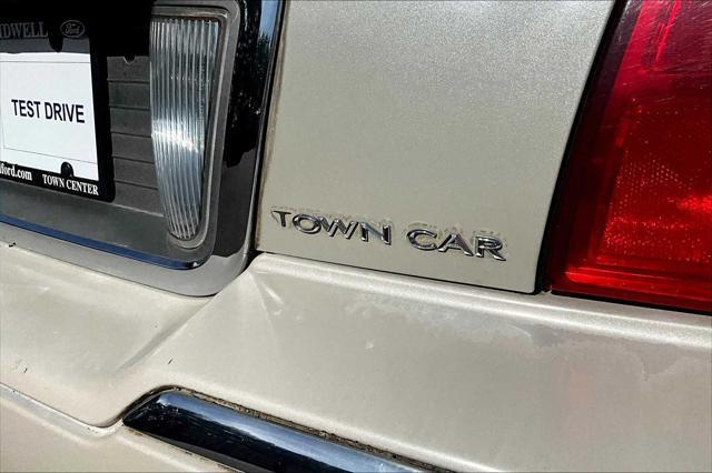 used 2005 Lincoln Town Car car, priced at $5,999