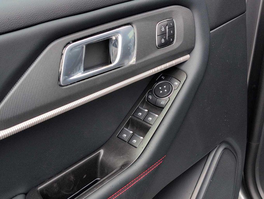 new 2025 Ford Explorer car, priced at $48,600