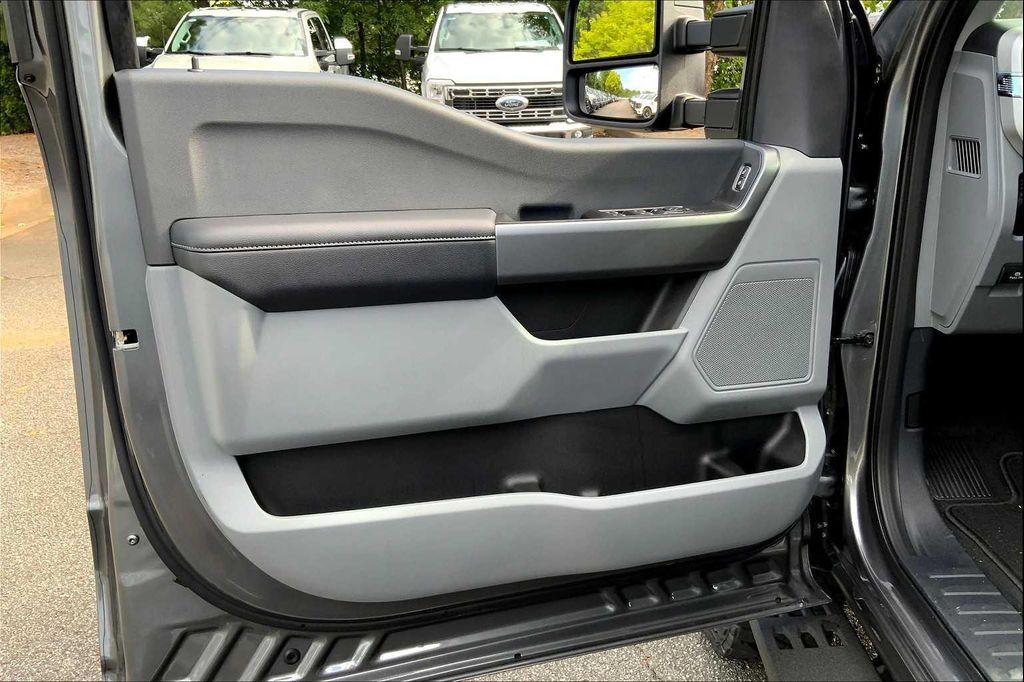 new 2025 Ford F-250 car, priced at $65,560