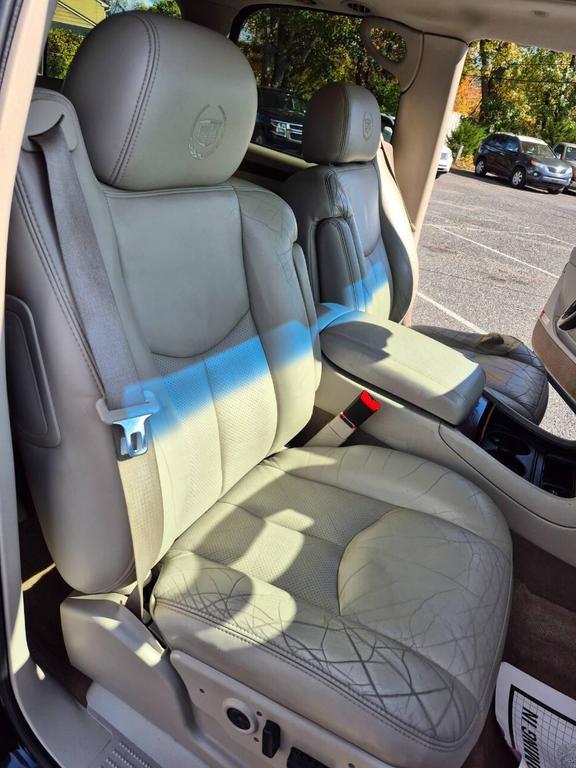 used 2004 Cadillac Escalade car, priced at $4,995