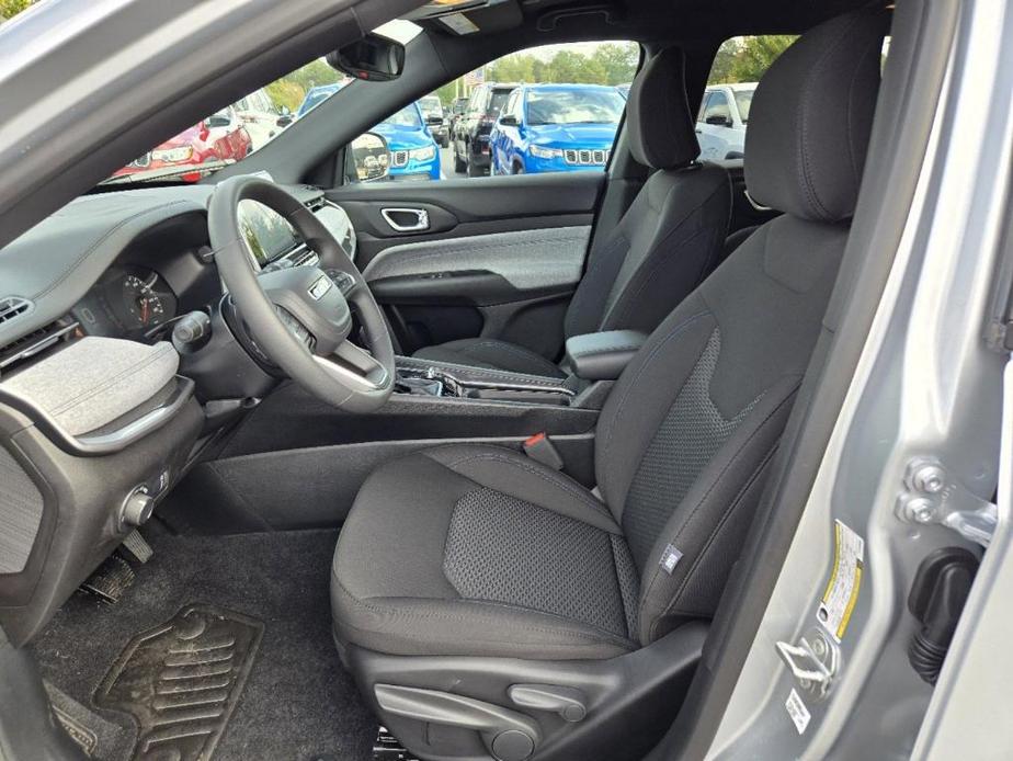 new 2025 Jeep Compass car, priced at $25,495