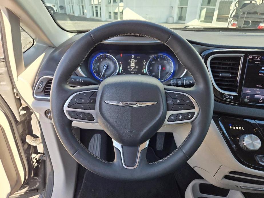 used 2022 Chrysler Pacifica car