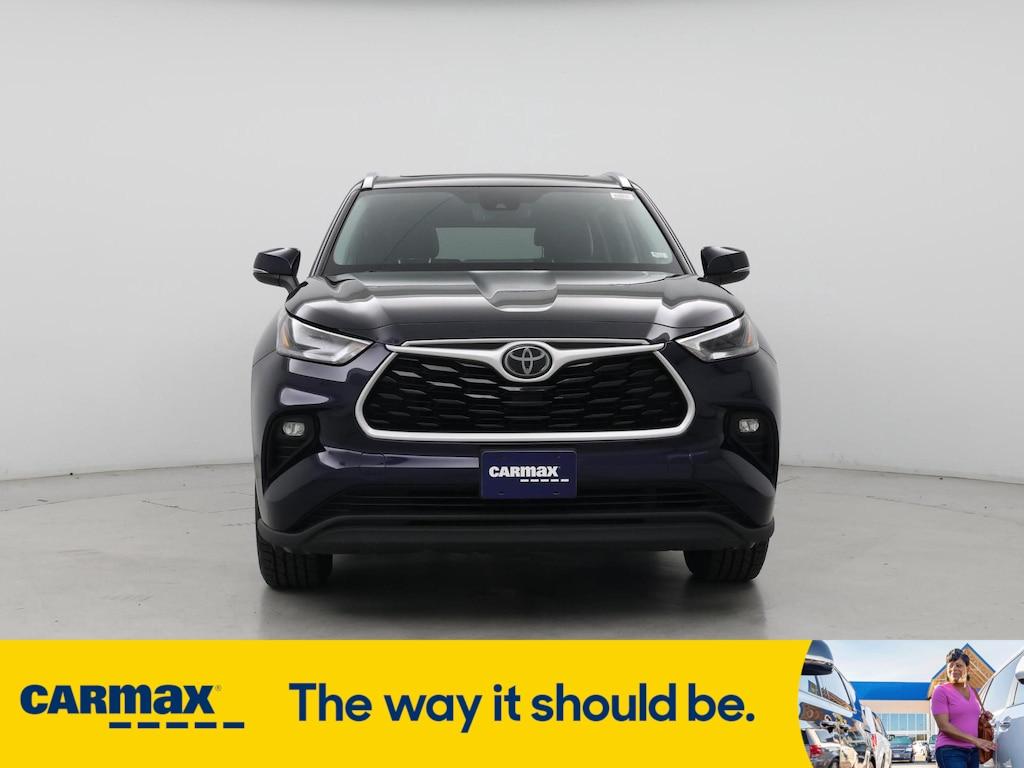 used 2021 Toyota Highlander car, priced at $33,998