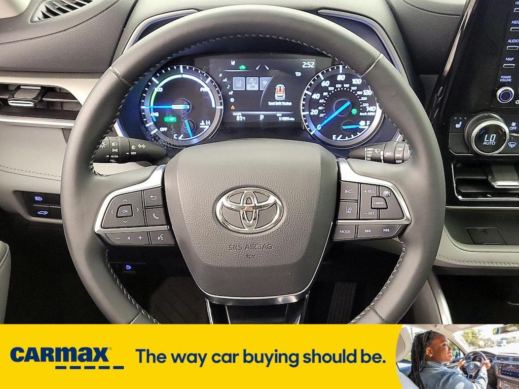 used 2021 Toyota Highlander Hybrid car, priced at $35,998
