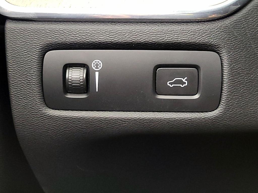 used 2022 Volvo XC60 car, priced at $32,998