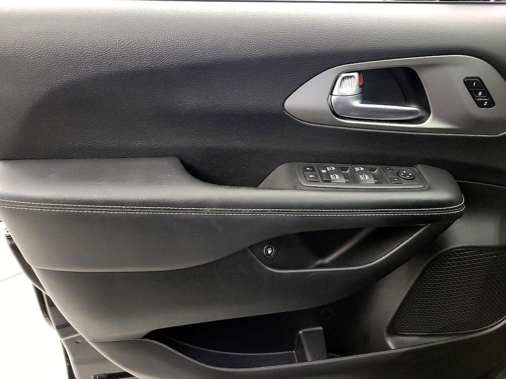 used 2022 Chrysler Pacifica Hybrid car, priced at $31,998
