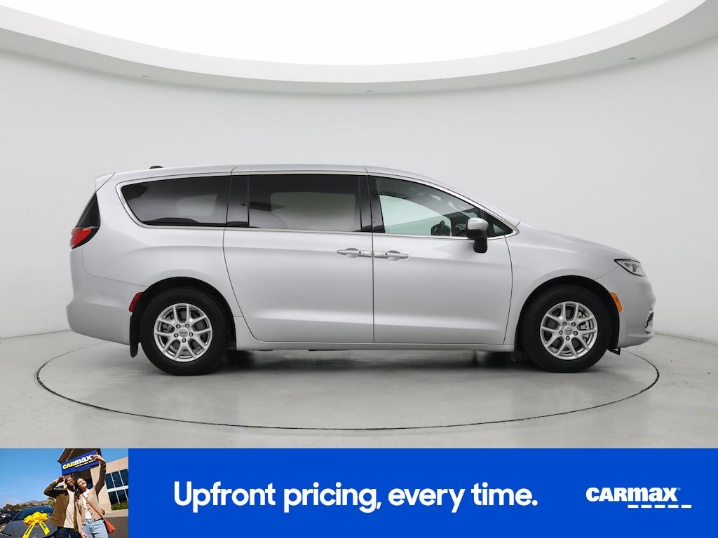 used 2023 Chrysler Pacifica car, priced at $34,998