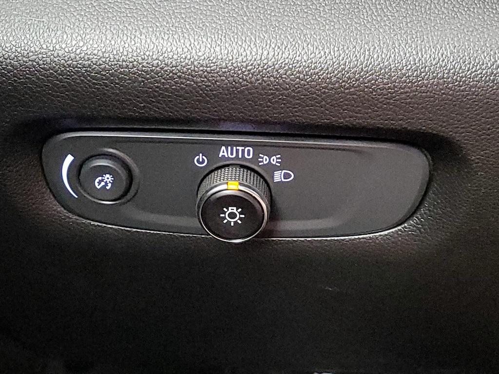used 2022 Chevrolet Traverse car, priced at $26,998