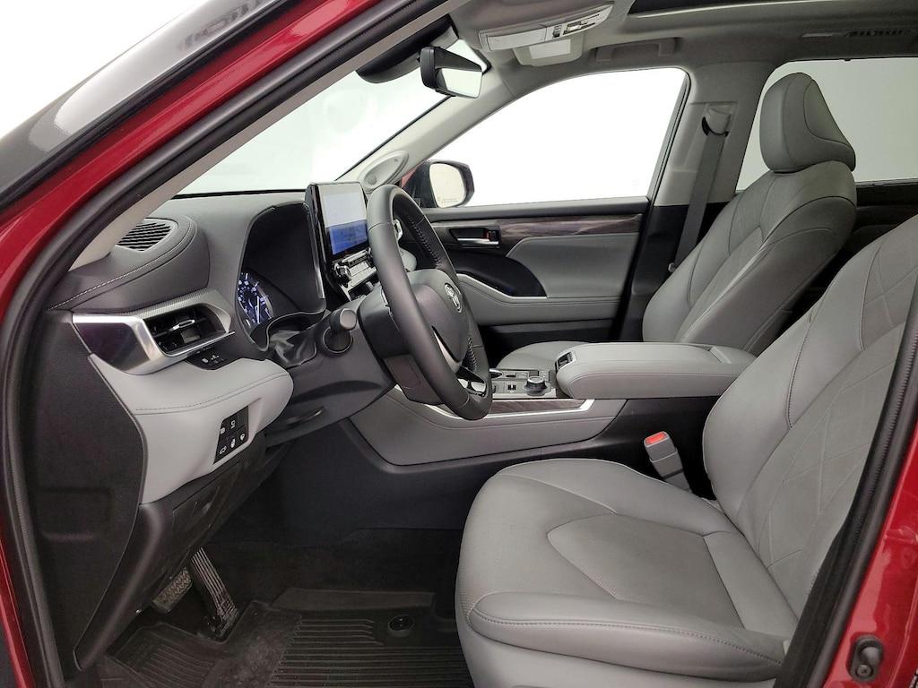 used 2022 Toyota Highlander car, priced at $47,998