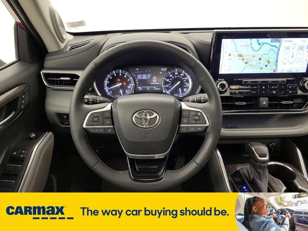used 2022 Toyota Highlander car, priced at $47,998