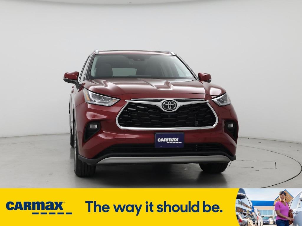 used 2022 Toyota Highlander car, priced at $47,998