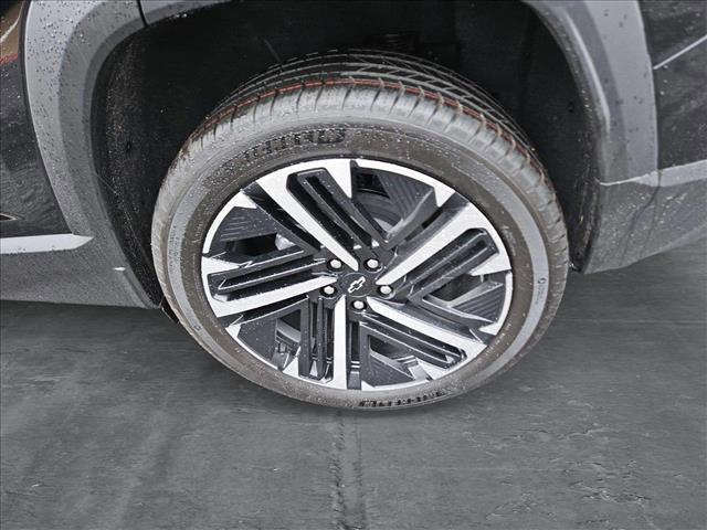 new 2026 Chevrolet Equinox car, priced at $39,335