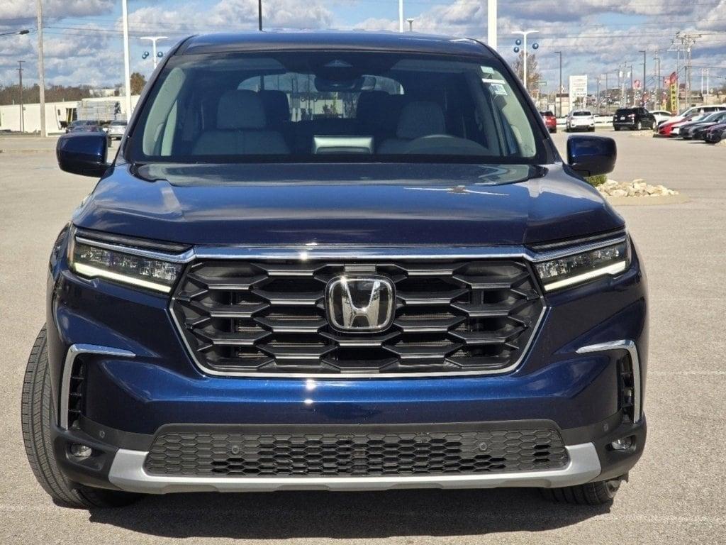 new 2025 Honda Pilot car, priced at $45,267