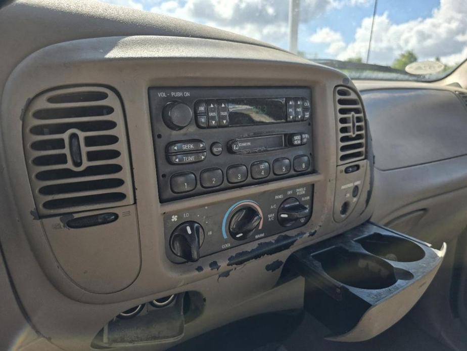 used 2001 Ford F-150 car, priced at $2,900