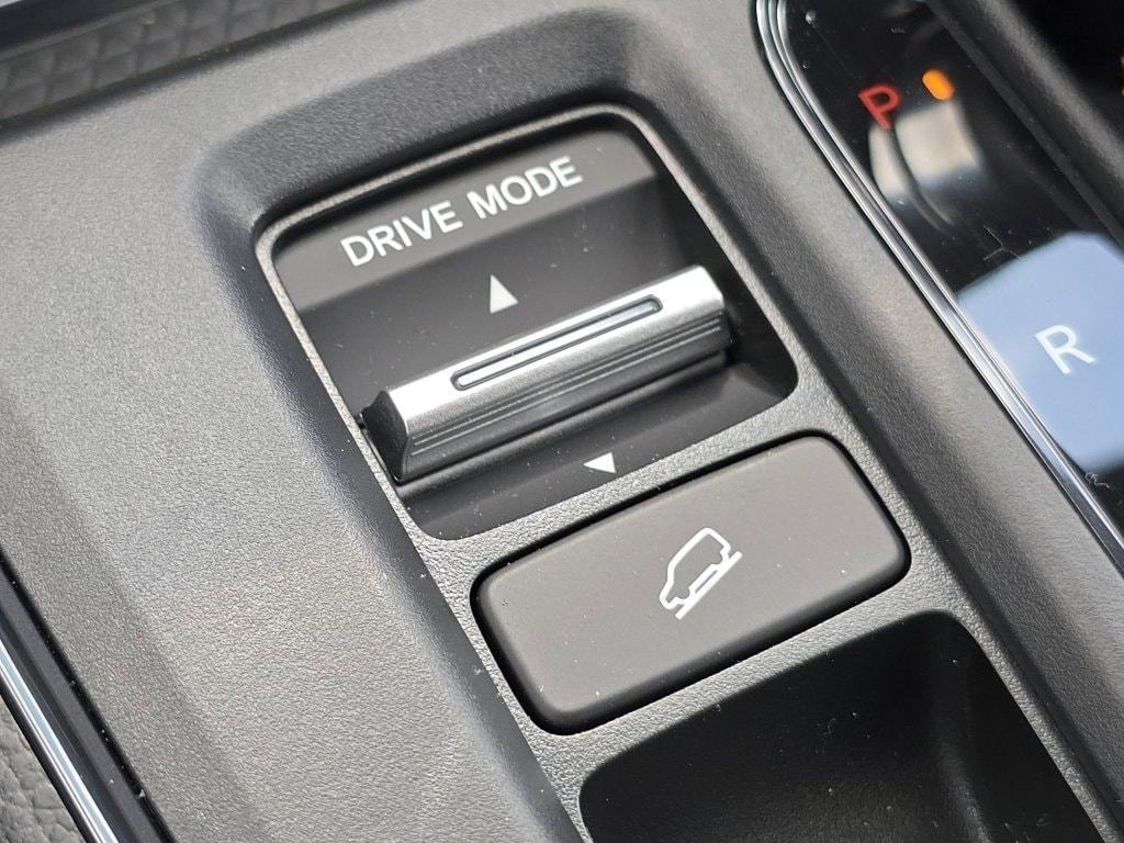 new 2025 Honda CR-V Hybrid car, priced at $38,724