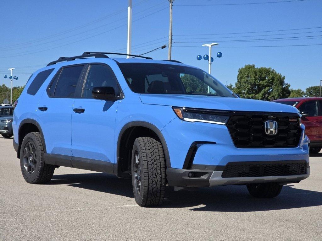 new 2025 Honda Pilot car, priced at $49,759
