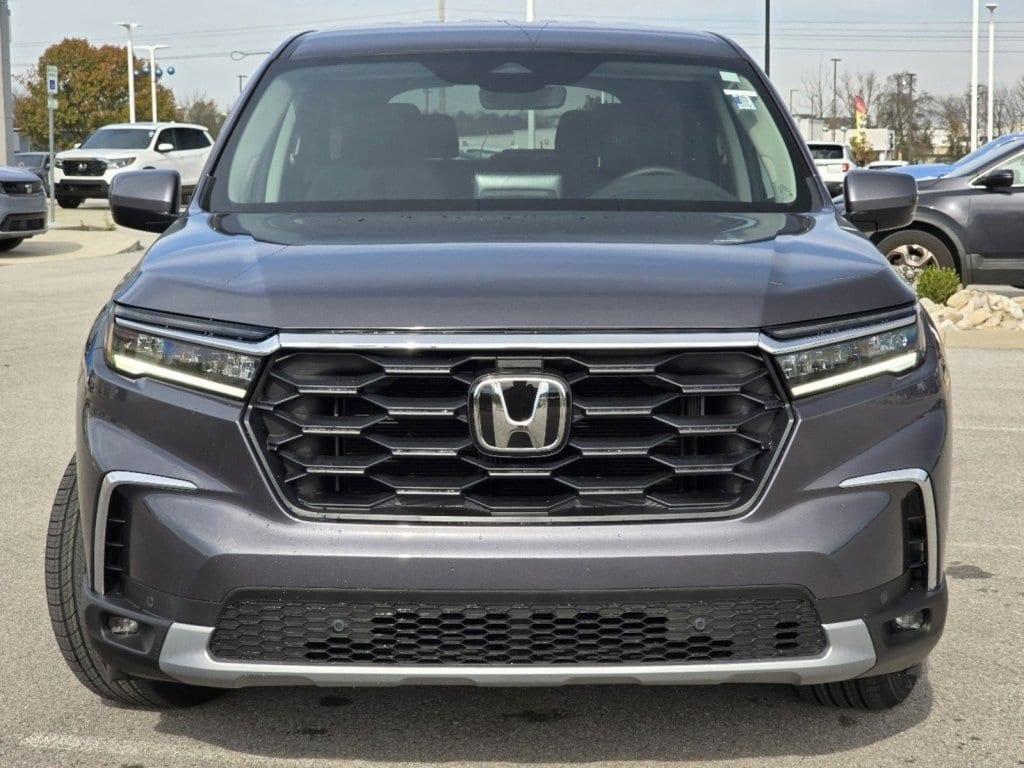 new 2025 Honda Pilot car, priced at $43,298