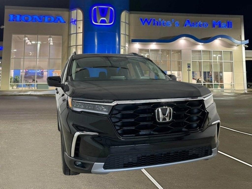 new 2025 Honda Pilot car, priced at $51,646