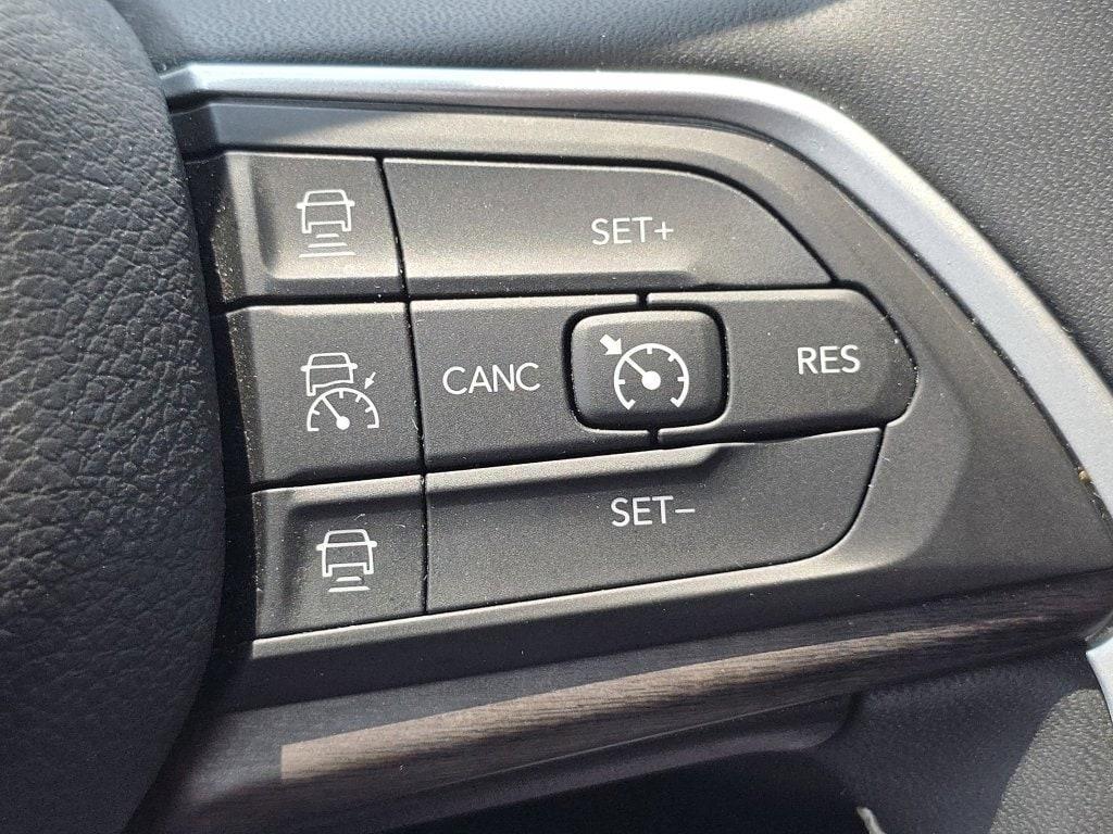 used 2023 Jeep Grand Cherokee car, priced at $30,909
