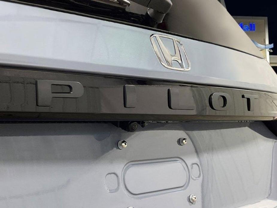 new 2025 Honda Pilot car, priced at $49,177