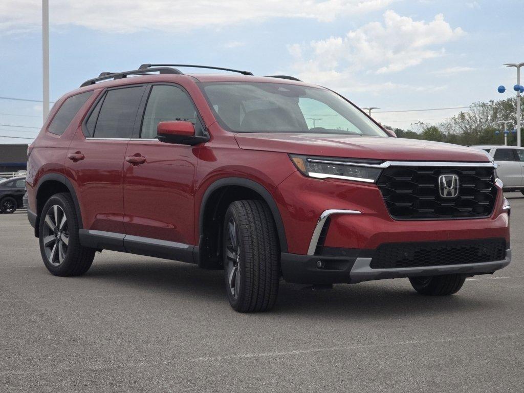 new 2025 Honda Pilot car, priced at $48,703
