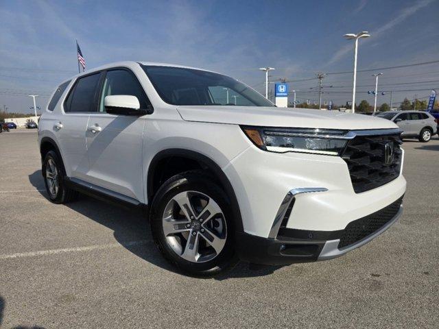 new 2025 Honda Pilot car, priced at $44,595