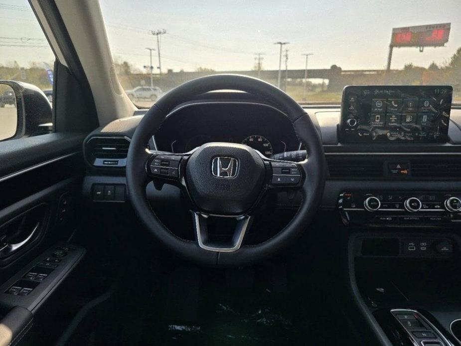 new 2025 Honda Pilot car, priced at $45,694