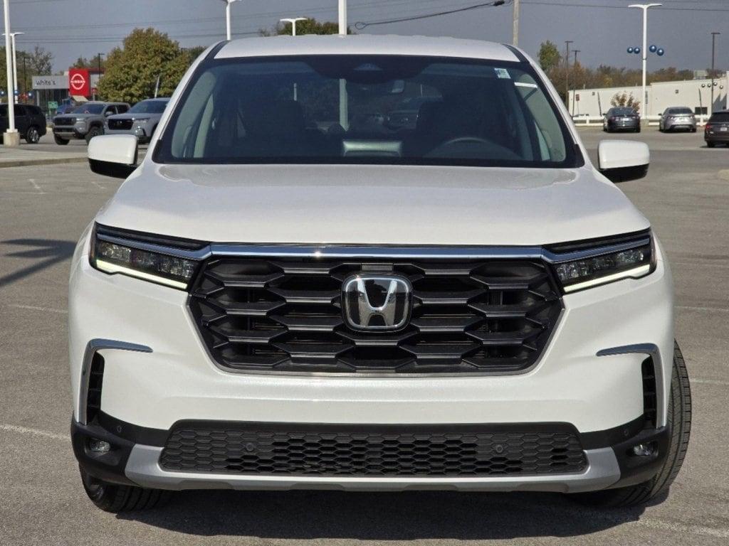 new 2025 Honda Pilot car, priced at $45,694